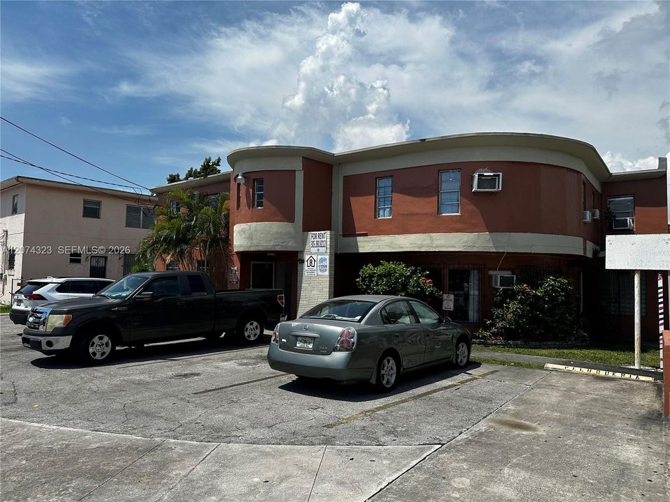 For Rent: $1,200 (1 beds, 1 baths, 450 Square Feet)