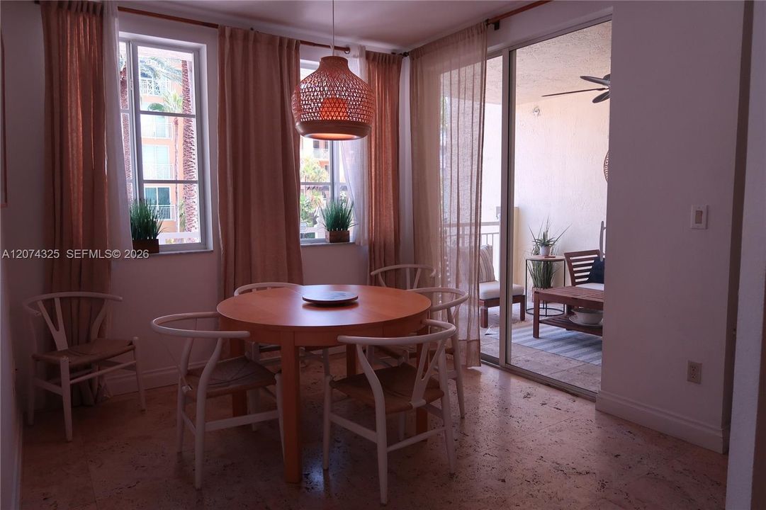 В аренду: $6,250 (2 спален, 2 ванн, 1155 Квадратных фут)
