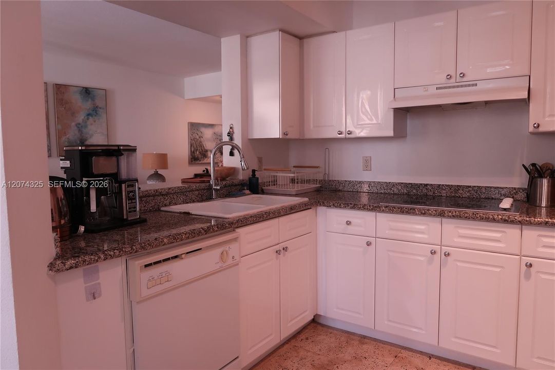 В аренду: $6,250 (2 спален, 2 ванн, 1155 Квадратных фут)