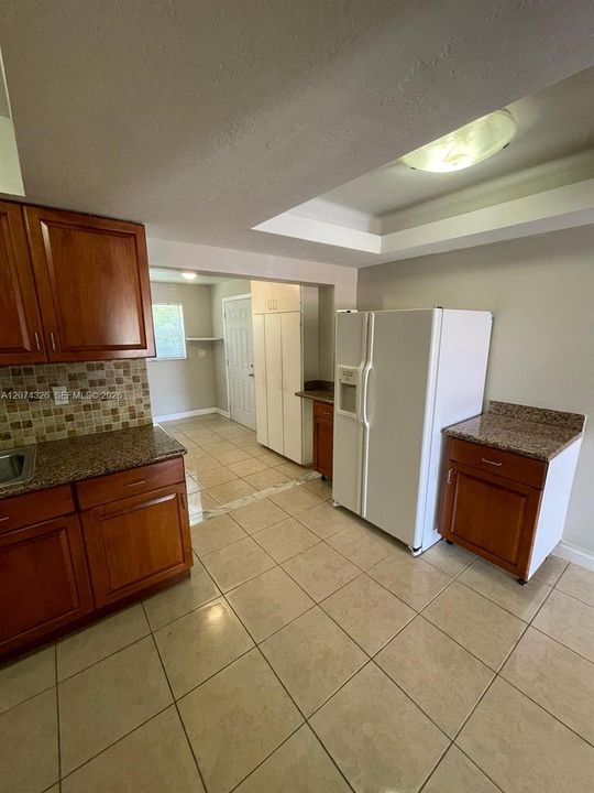 For Rent: $1,850 (2 beds, 1 baths, 729 Square Feet)