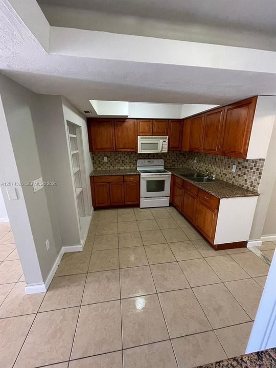 For Rent: $1,850 (2 beds, 1 baths, 729 Square Feet)