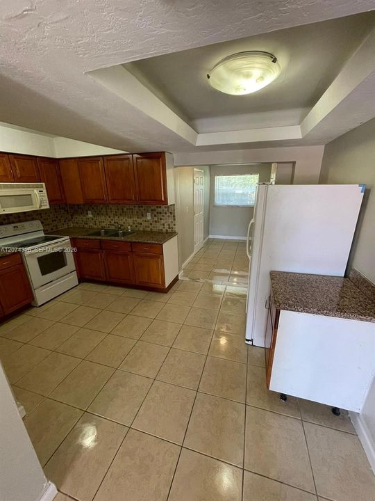For Rent: $1,850 (2 beds, 1 baths, 729 Square Feet)