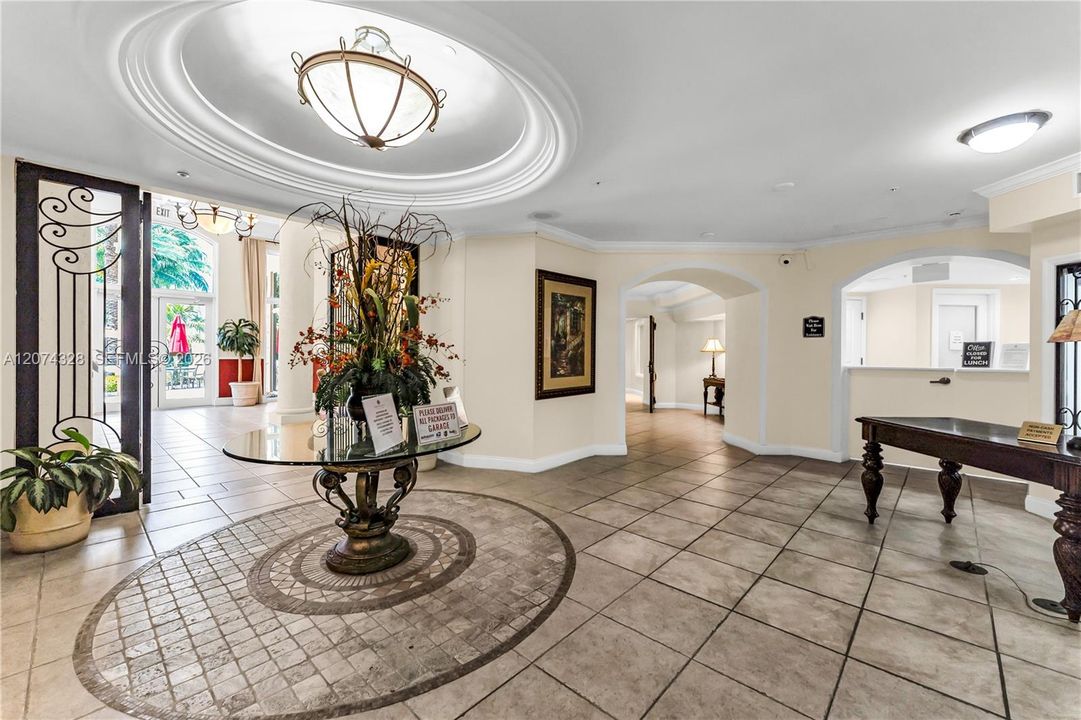 For Sale: $389,900 (1 beds, 1 baths, 715 Square Feet)