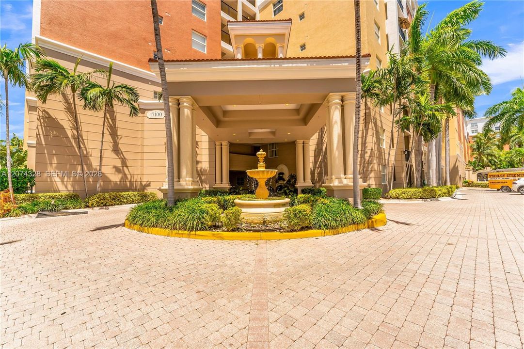 For Sale: $389,900 (1 beds, 1 baths, 715 Square Feet)