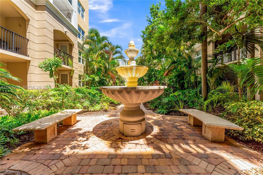 For Sale: $389,900 (1 beds, 1 baths, 715 Square Feet)