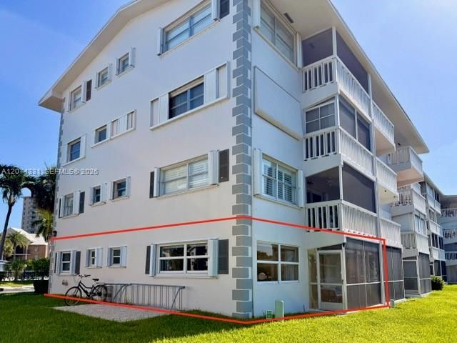 На продажу: $249,000 (2 спален, 2 ванн, 1050 Квадратных фут)