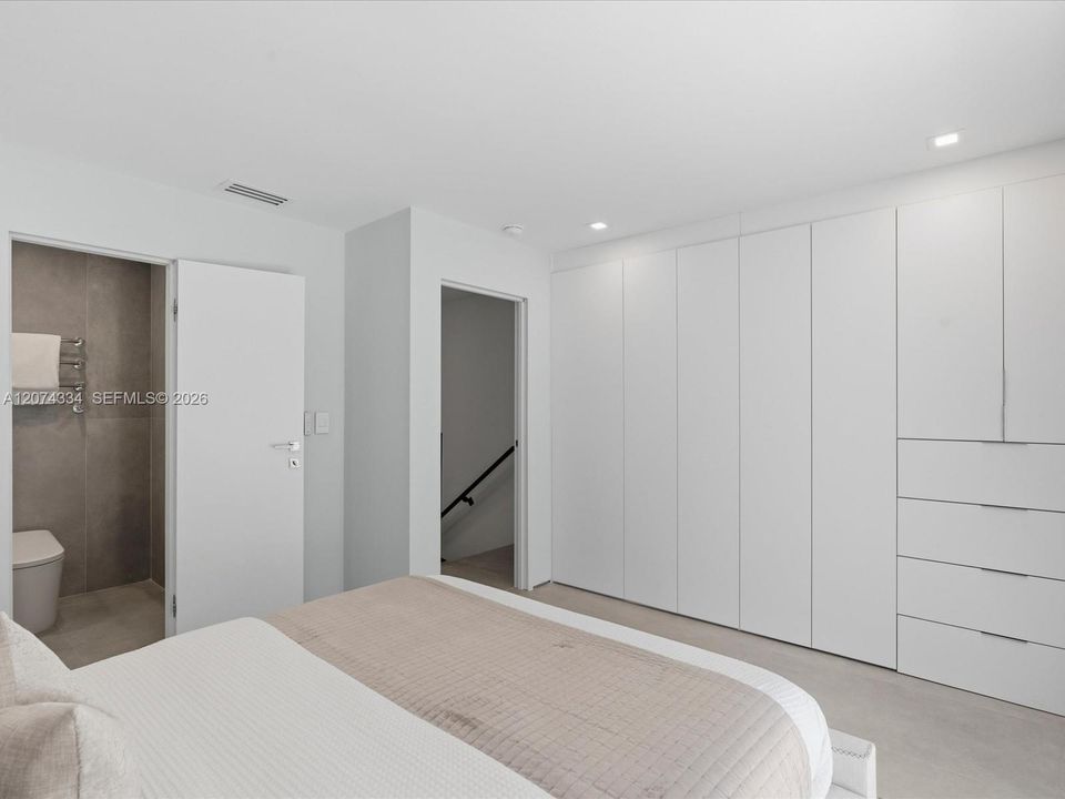На продажу: $995,000 (2 спален, 2 ванн, 1047 Квадратных фут)