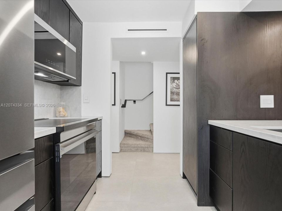 На продажу: $995,000 (2 спален, 2 ванн, 1047 Квадратных фут)
