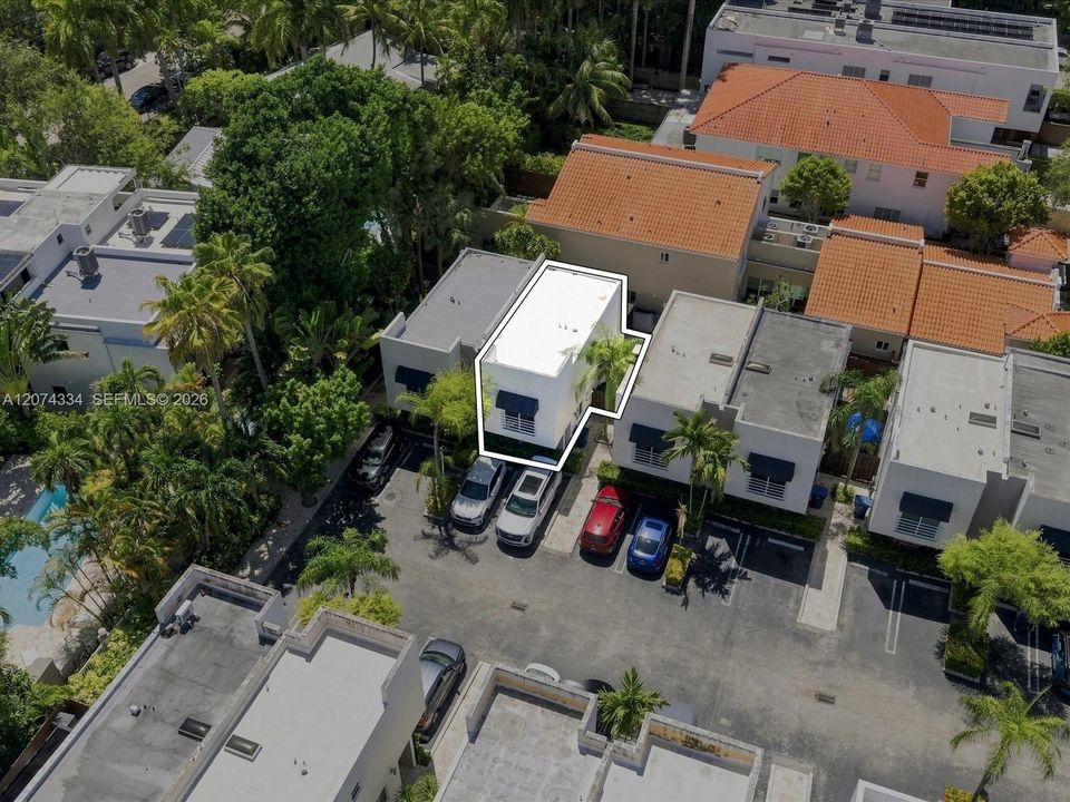 На продажу: $995,000 (2 спален, 2 ванн, 1047 Квадратных фут)