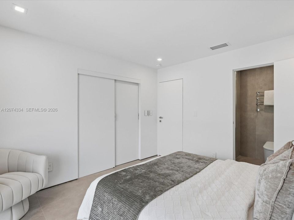 На продажу: $995,000 (2 спален, 2 ванн, 1047 Квадратных фут)