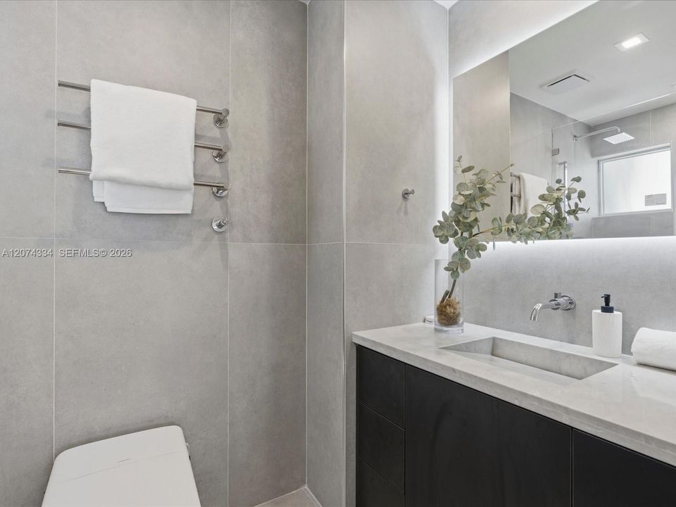 На продажу: $995,000 (2 спален, 2 ванн, 1047 Квадратных фут)