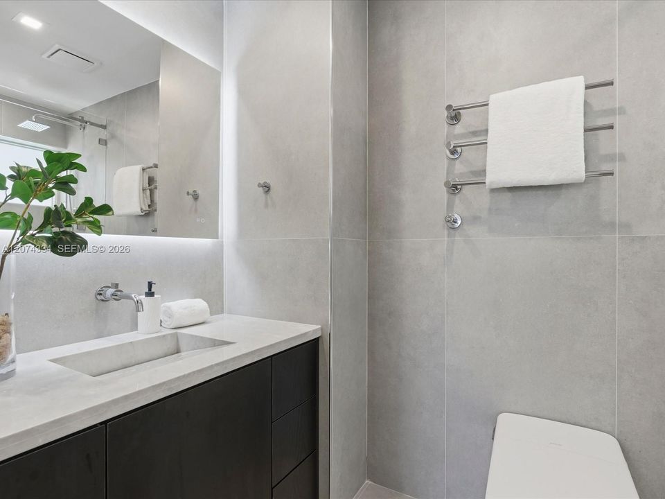 На продажу: $995,000 (2 спален, 2 ванн, 1047 Квадратных фут)