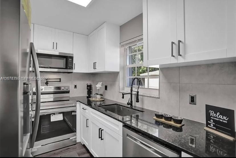 На продажу: $512,500 (3 спален, 1 ванн, 1053 Квадратных фут)