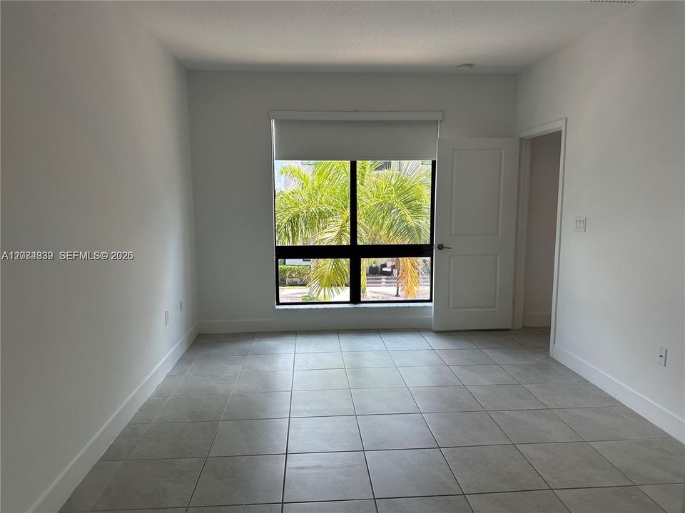 For Rent: $3,100 (3 beds, 2 baths, 1124 Square Feet)
