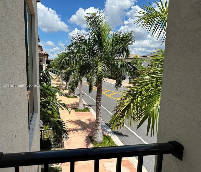 For Rent: $3,100 (3 beds, 2 baths, 1124 Square Feet)