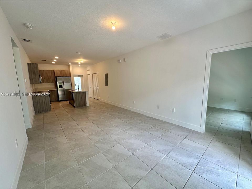 For Rent: $3,100 (3 beds, 2 baths, 1124 Square Feet)