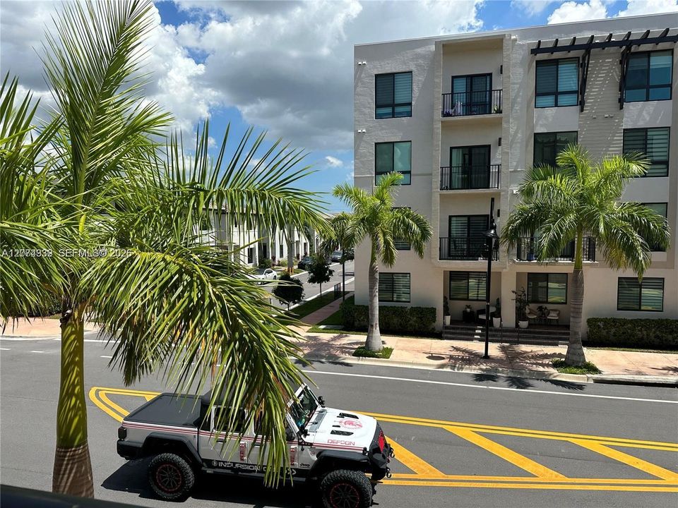 For Rent: $3,100 (3 beds, 2 baths, 1124 Square Feet)