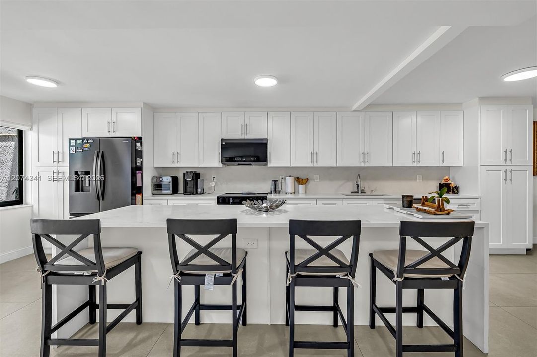 На продажу: $280,000 (2 спален, 2 ванн, 1370 Квадратных фут)