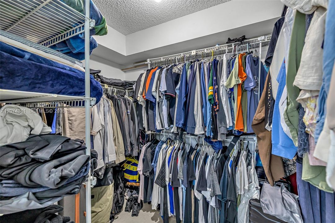 Walk-In Closet Master Bedroom -