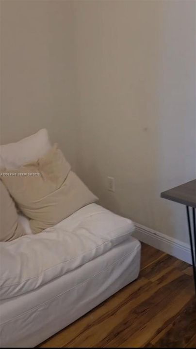 For Rent: $2,950 (2 beds, 1 baths, 821 Square Feet)