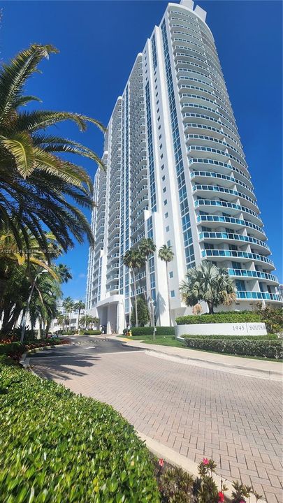 For Rent: $2,950 (2 beds, 1 baths, 821 Square Feet)