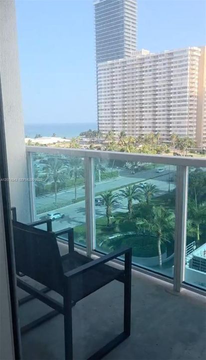 For Rent: $2,950 (2 beds, 1 baths, 821 Square Feet)