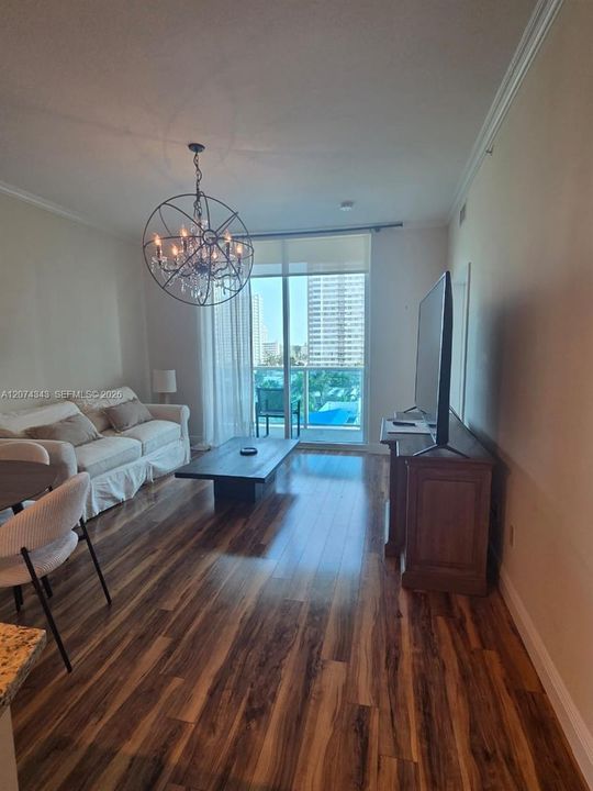 For Rent: $2,950 (2 beds, 1 baths, 821 Square Feet)