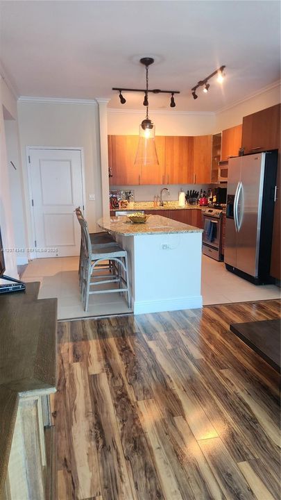 For Rent: $2,950 (2 beds, 1 baths, 821 Square Feet)