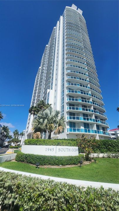 For Rent: $2,950 (2 beds, 1 baths, 821 Square Feet)
