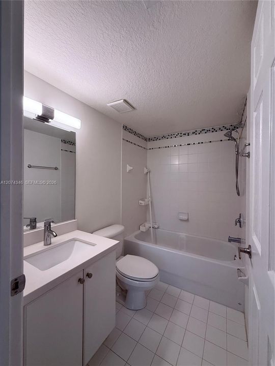 For Rent: $2,300 (2 beds, 2 baths, 809 Square Feet)