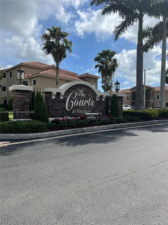 For Rent: $2,300 (2 beds, 2 baths, 809 Square Feet)