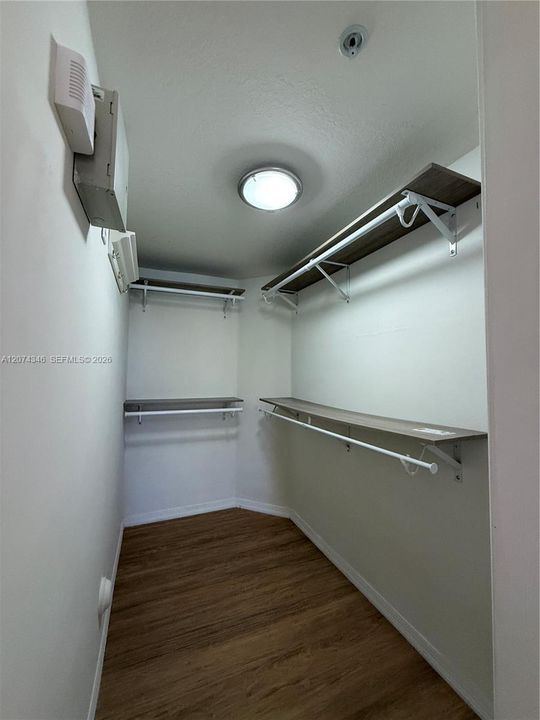 For Rent: $2,300 (2 beds, 2 baths, 809 Square Feet)
