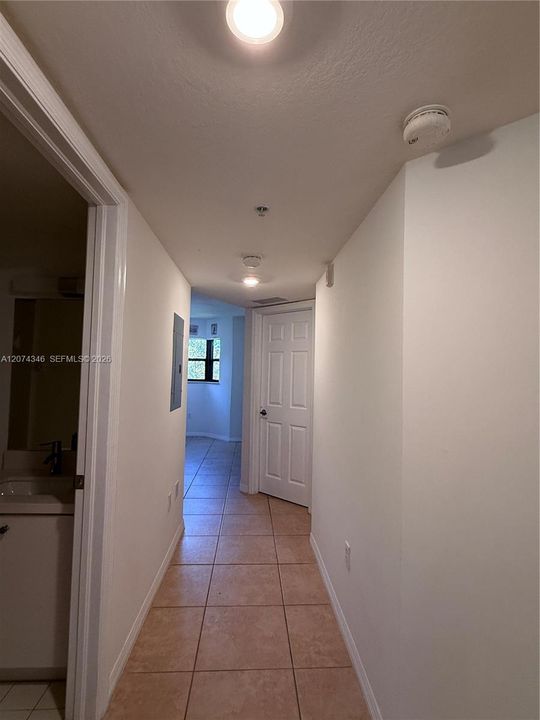 For Rent: $2,300 (2 beds, 2 baths, 809 Square Feet)