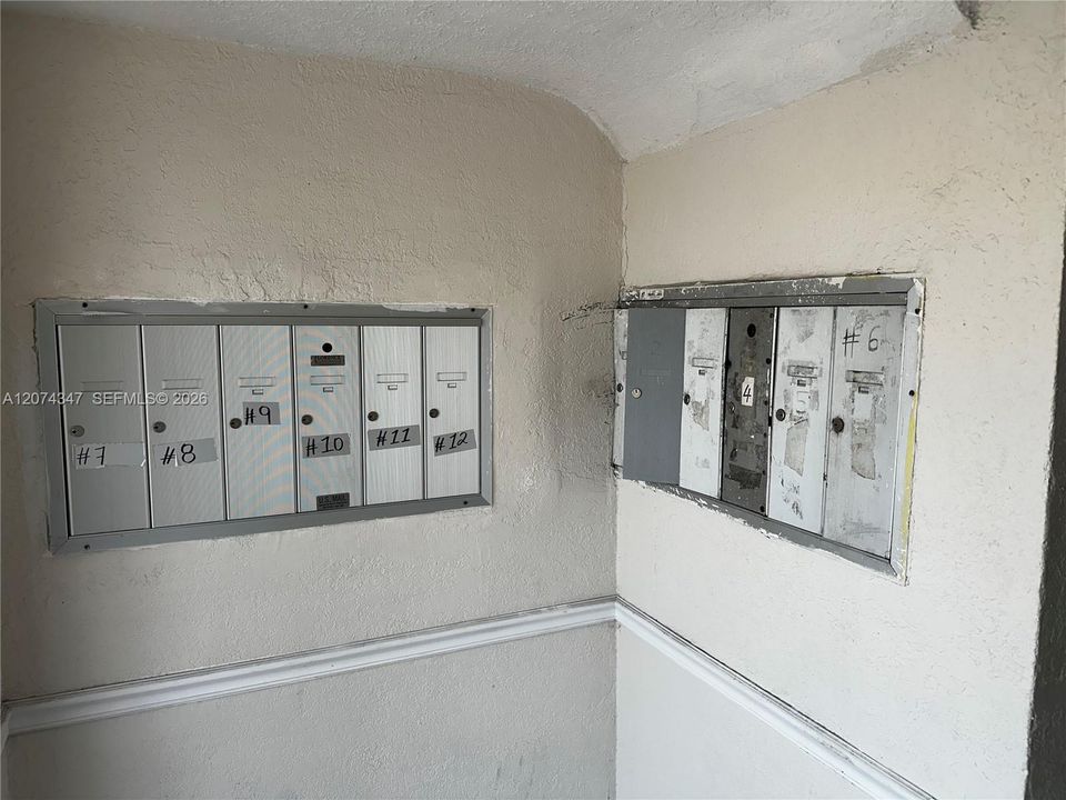 For Rent: $1,300 (1 beds, 1 baths, 450 Square Feet)