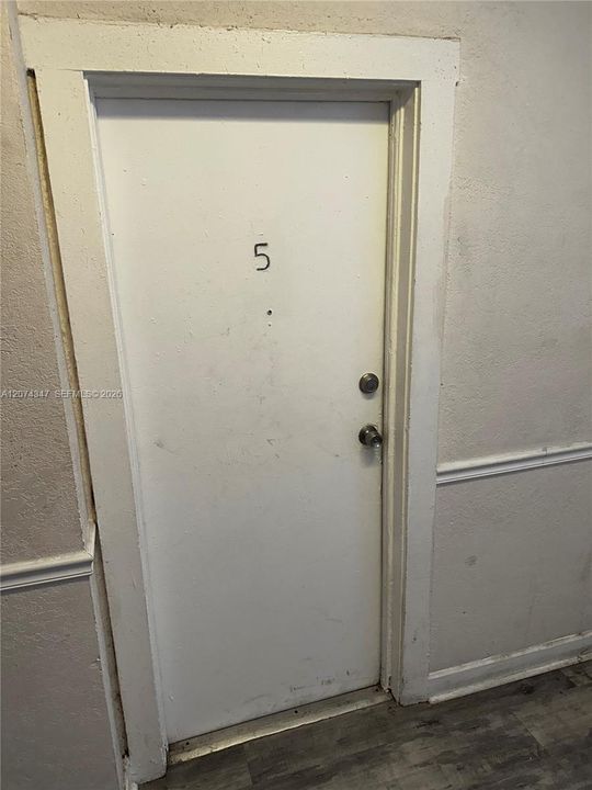 For Rent: $1,300 (1 beds, 1 baths, 450 Square Feet)