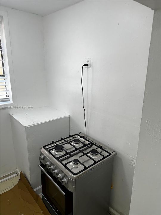 For Rent: $1,300 (1 beds, 1 baths, 450 Square Feet)