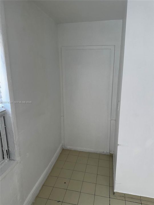 For Rent: $1,300 (1 beds, 1 baths, 450 Square Feet)