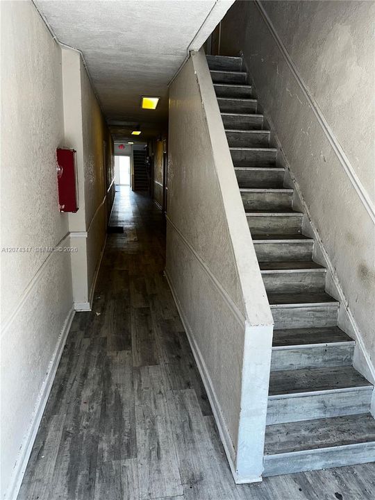 For Rent: $1,300 (1 beds, 1 baths, 450 Square Feet)