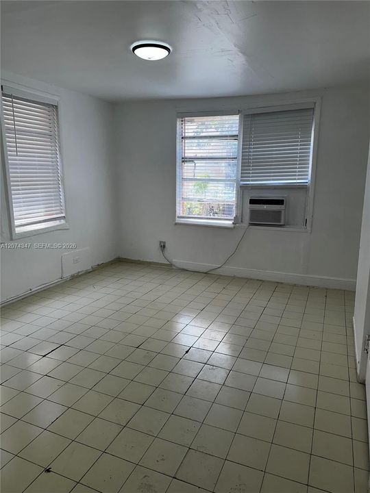 For Rent: $1,300 (1 beds, 1 baths, 450 Square Feet)
