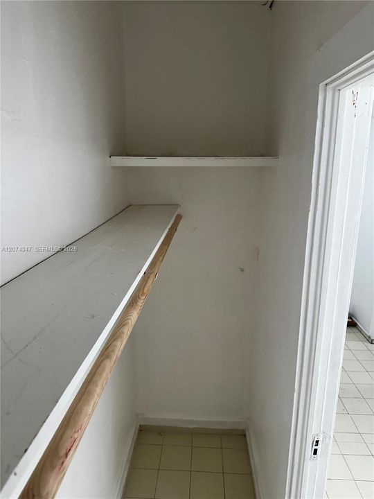 For Rent: $1,300 (1 beds, 1 baths, 450 Square Feet)