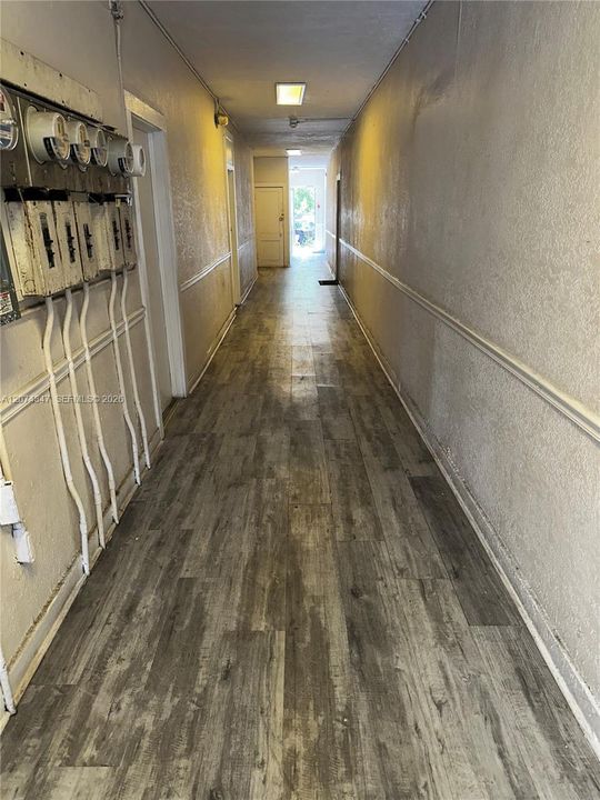For Rent: $1,300 (1 beds, 1 baths, 450 Square Feet)