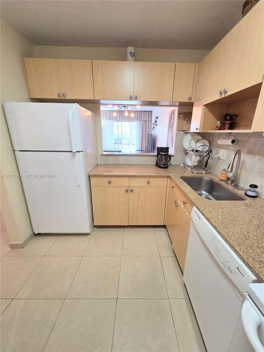 For Rent: $1,700 (1 beds, 1 baths, 744 Square Feet)