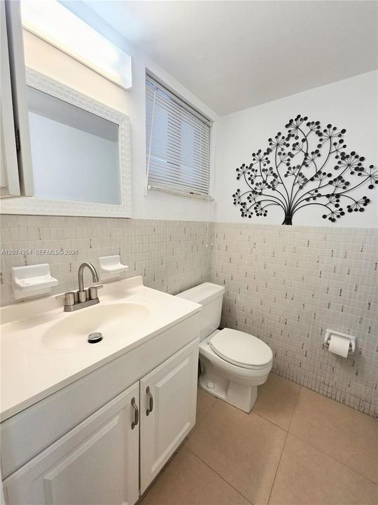 For Rent: $1,700 (1 beds, 1 baths, 744 Square Feet)