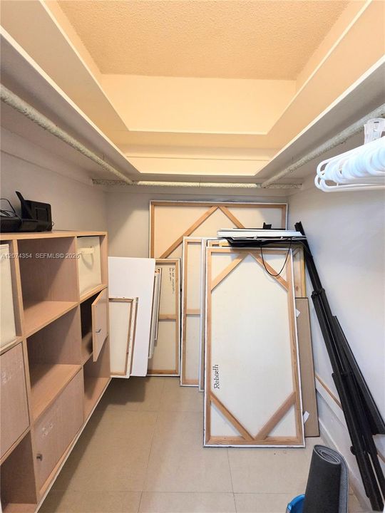 For Rent: $1,700 (1 beds, 1 baths, 744 Square Feet)