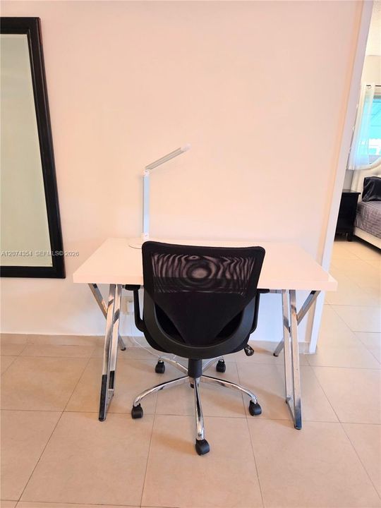 For Rent: $1,700 (1 beds, 1 baths, 744 Square Feet)