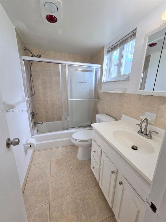 For Rent: $1,700 (1 beds, 1 baths, 744 Square Feet)