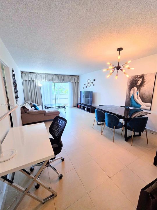 For Rent: $1,700 (1 beds, 1 baths, 744 Square Feet)