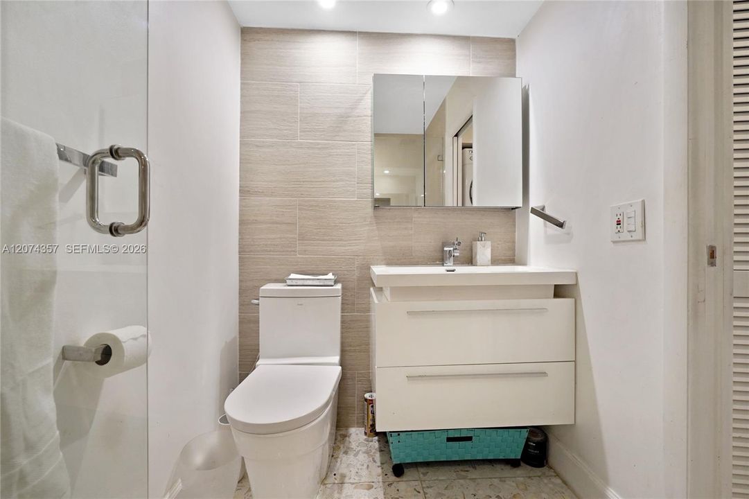 For Sale: $470,000 (2 beds, 2 baths, 915 Square Feet)
