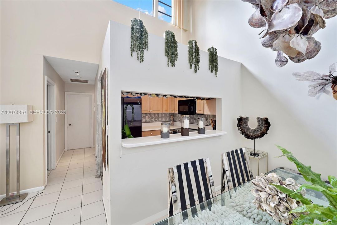 For Sale: $470,000 (2 beds, 2 baths, 915 Square Feet)