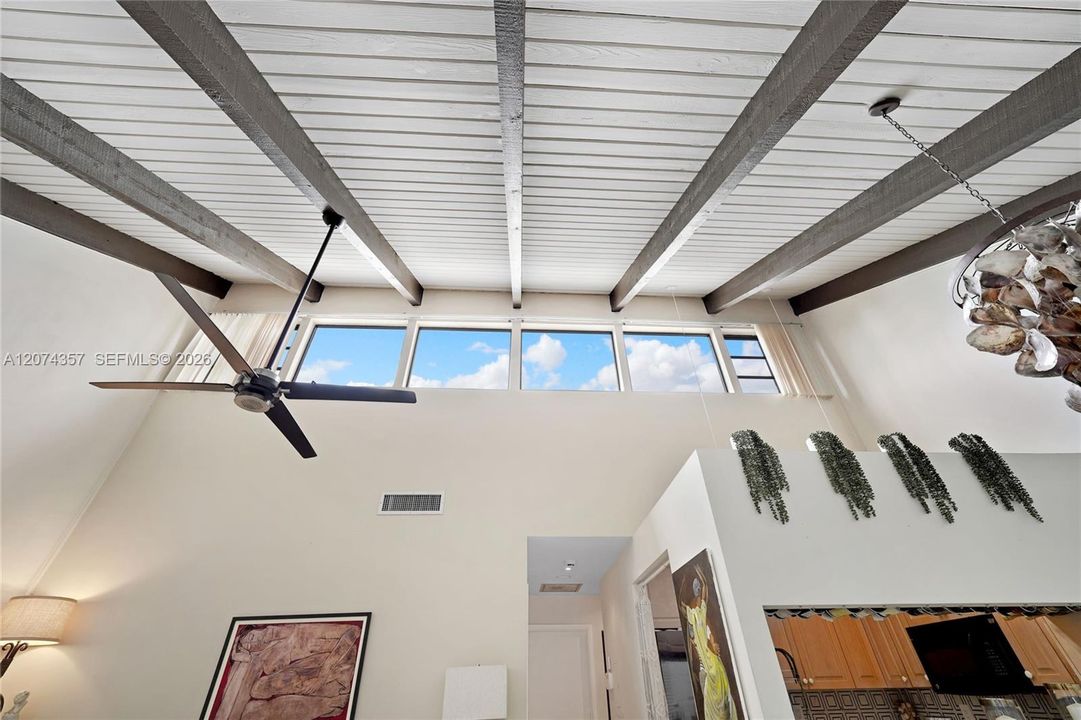 For Sale: $470,000 (2 beds, 2 baths, 915 Square Feet)